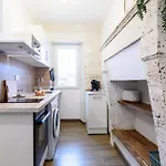 Grand Studio Centre La Roche-Chalais, Terrasse, Parking, Fibre
